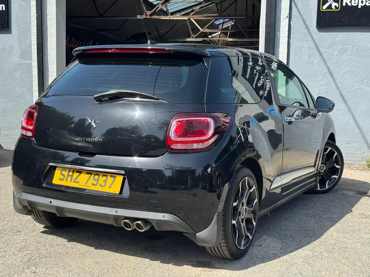 Used Citroën DS3 90 HP (66 kW) 2014 Black Hatchback