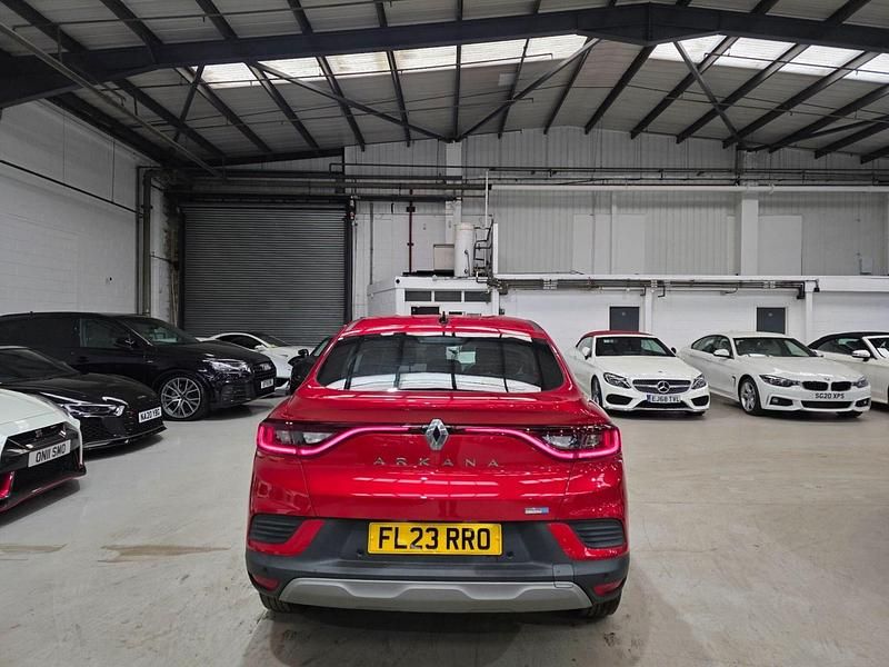 Begagnad Renault Arkana Iconic 2023 Röd SUV