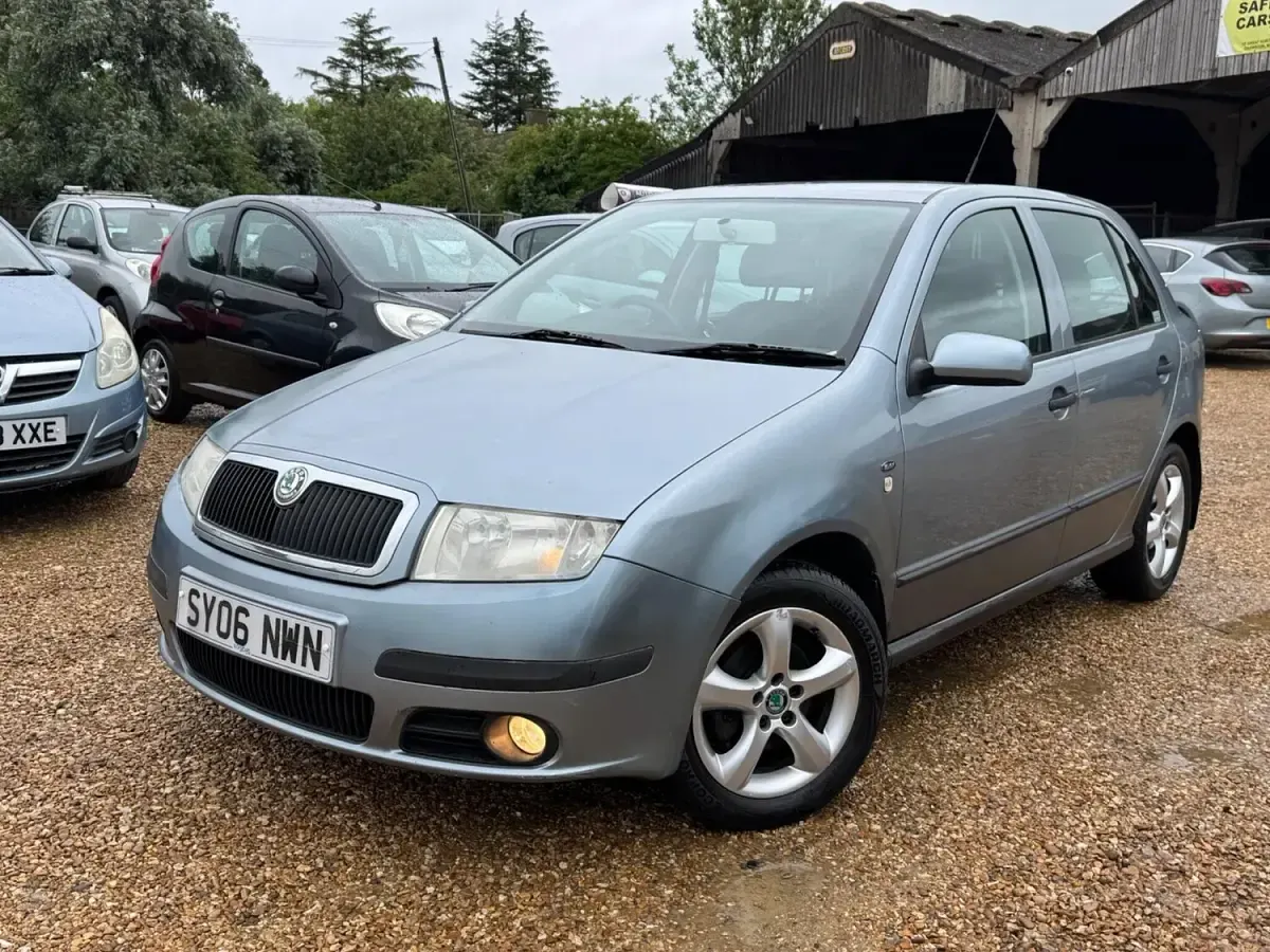 Used Skoda Fabia Ambiente 75 HP (55 kW) 2006 Grey Hatchback