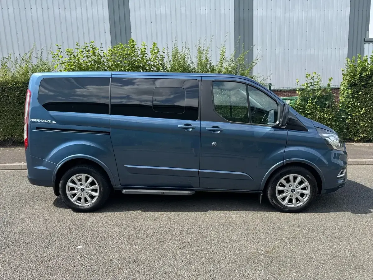 Used Ford Transit Titanium 130 HP (95 kW) 2019 Blue Van