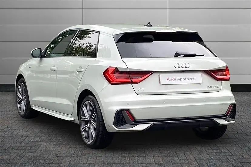 Novo Audi A1 S-Line 116 HP (85 kW) 2026 Prateado SUV