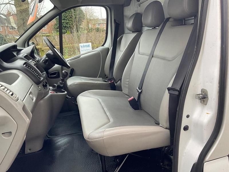 Used Vauxhall Vivaro 115 HP (84 kW) 2013 White MPV