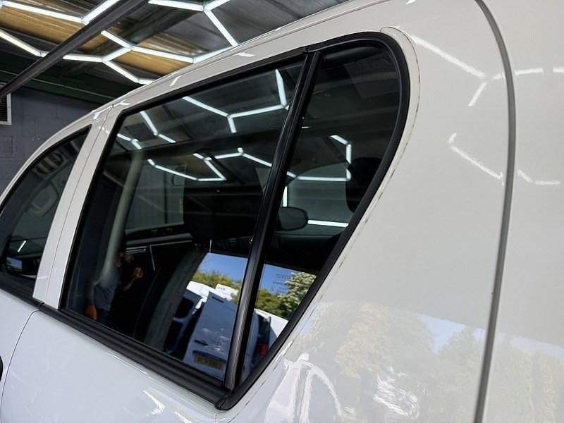 Used Toyota HiLux Active 148 HP (108 kW) 2020 White Pickup