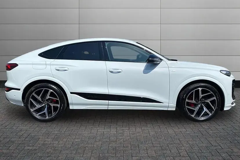 New Audi Q6 Sportback e-tron Advanced 281 kW (383 HP) 2025 Glacier white SUV