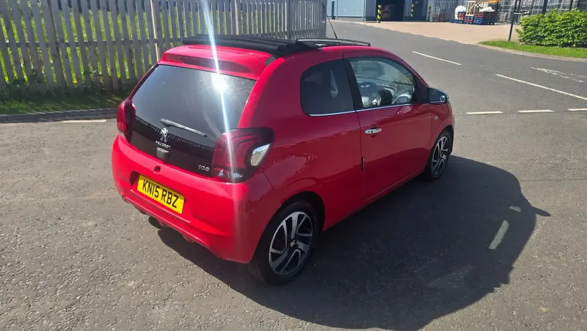 Used Peugeot 108 Allure 82 HP (60 kW) 2015 Red Hatchback