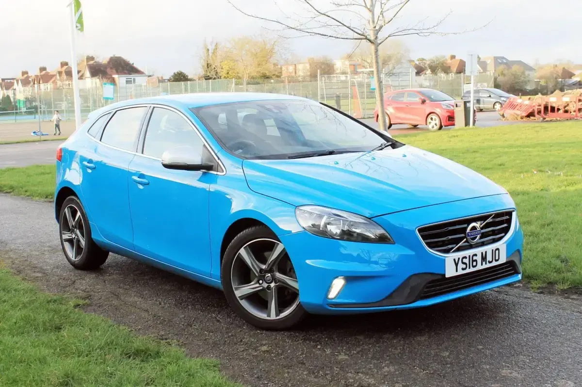 Käytetty Volvo V40 R-Design 2016 Sininen Viistoperä