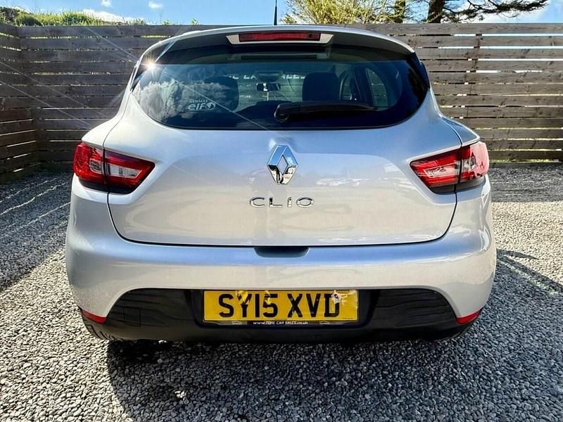Used Renault Clio IV Expression+ 75 HP (55 kW) 2015 Silver Hatchback