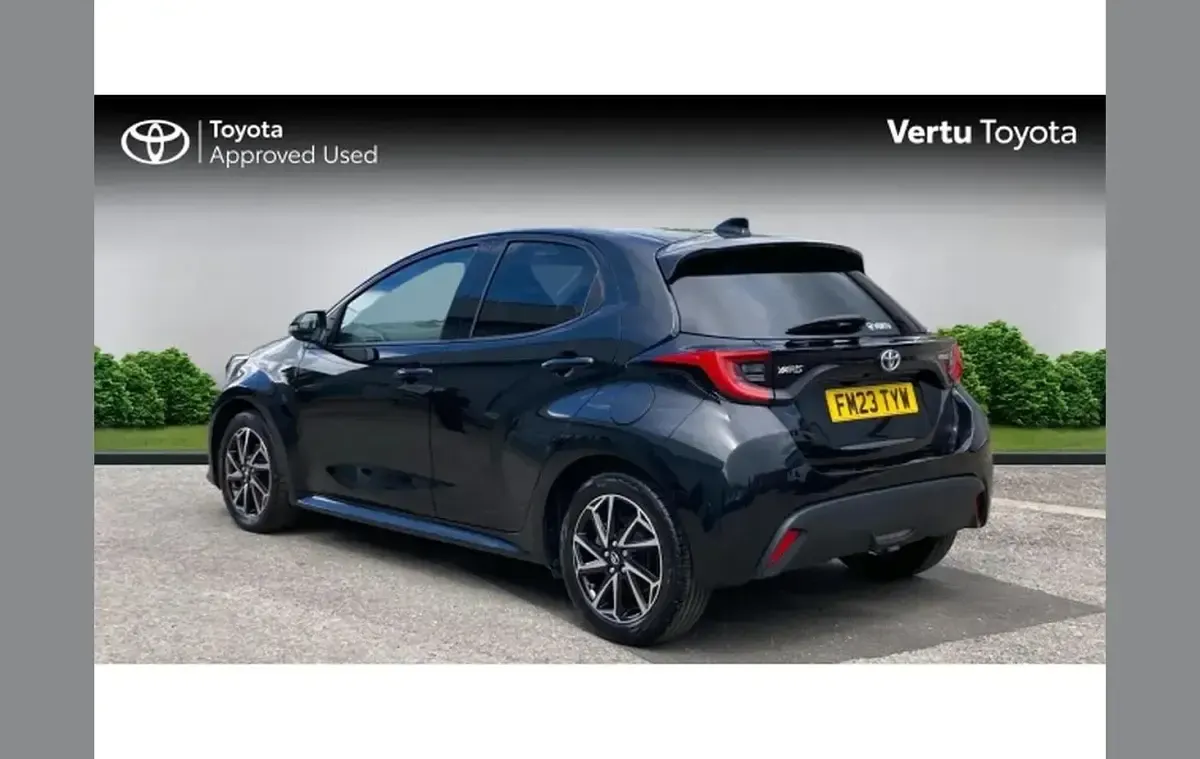 Used Toyota Yaris Design 113 HP (83 kW) 2023 Black Hatchback