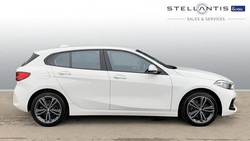 Used BMW 118 Sport Line 134 HP (98 kW) 2021 White Hatchback