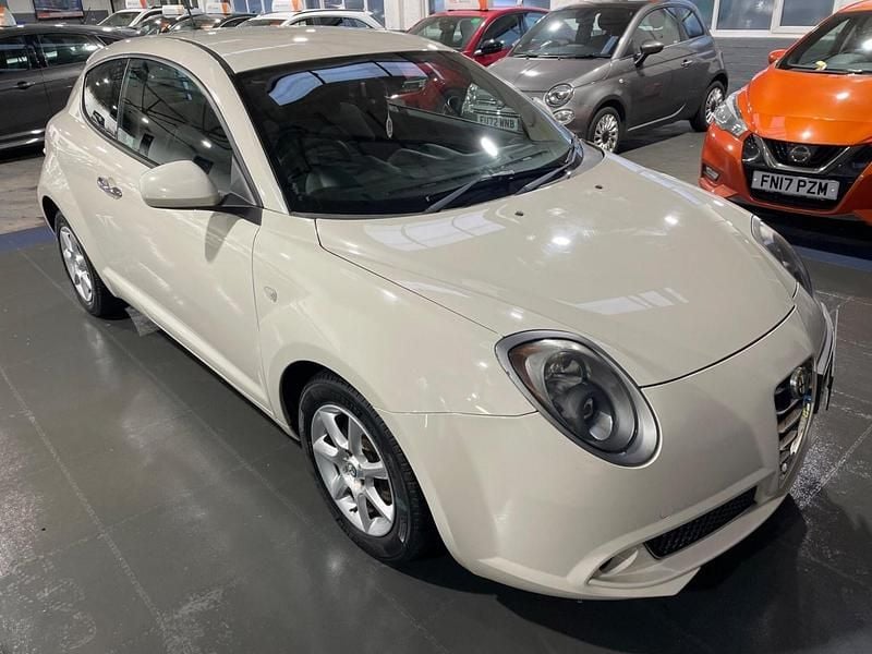 Used Alfa Romeo MiTo Progression 85 HP (62 kW) 2016 White Hatchback