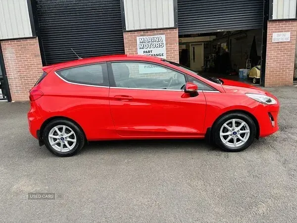 Used Ford Fiesta Zetec 100 HP (73 kW) 2018 Red Hatchback