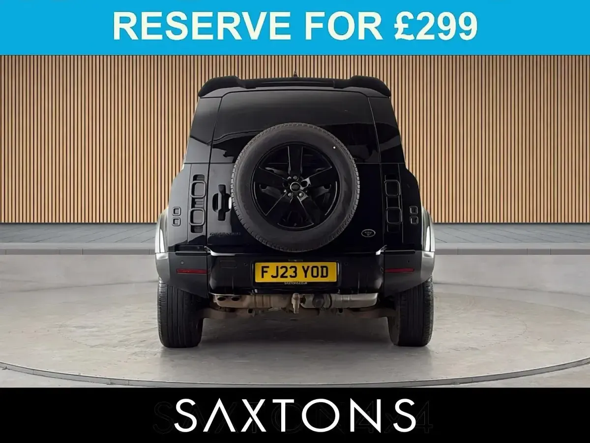 Used Land Rover Defender SE 250 HP (183 kW) 2023 Santorini black SUV