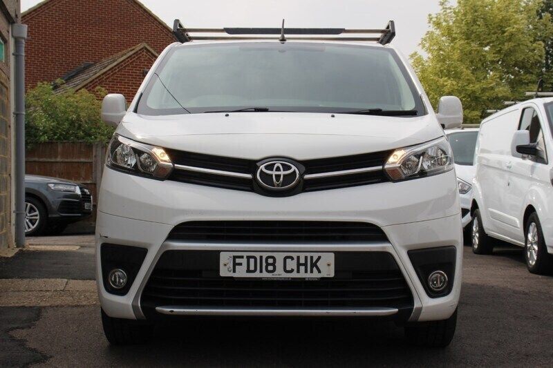 White Used 2018 Toyota Proace Comfort Van | £8,490 (Good price) - Image 1/4