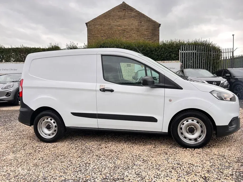 Used Ford Transit S 100 HP (73 kW) 2022 White Van