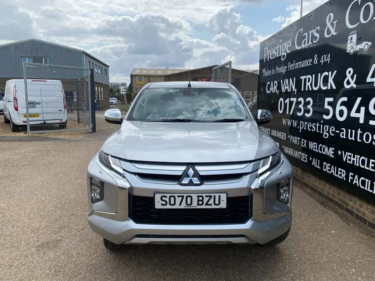 Used Mitsubishi L200 150 HP (110 kW) 2021 Silver Pickup