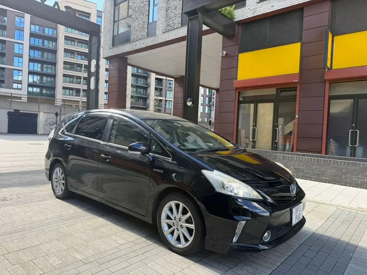 Used Toyota Prius Plus 140 HP (102 kW) 2024 Black Hatchback