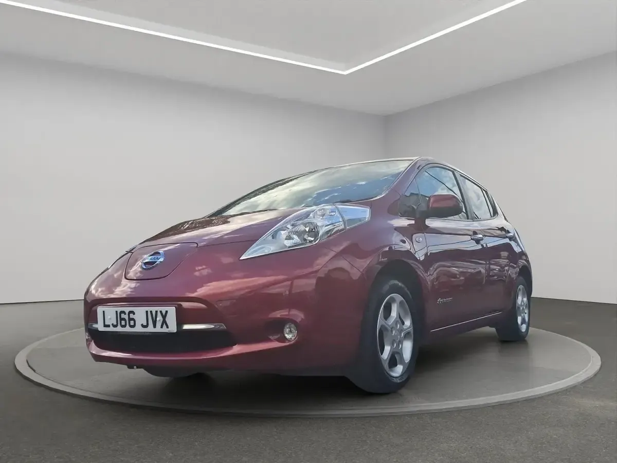 Used Nissan Leaf Acenta 80 kW (109 HP) 2017 Red Hatchback