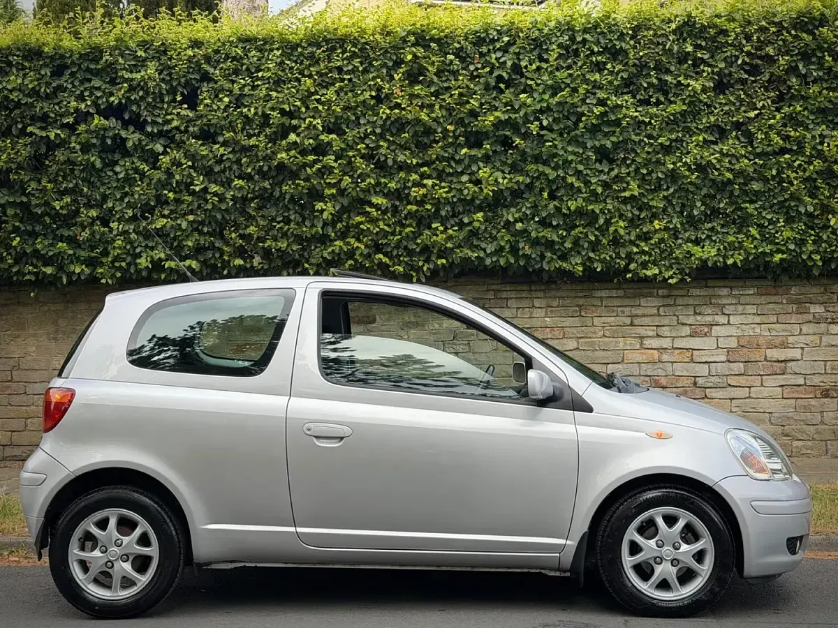 Used Toyota Yaris 2003 Silver Hatchback