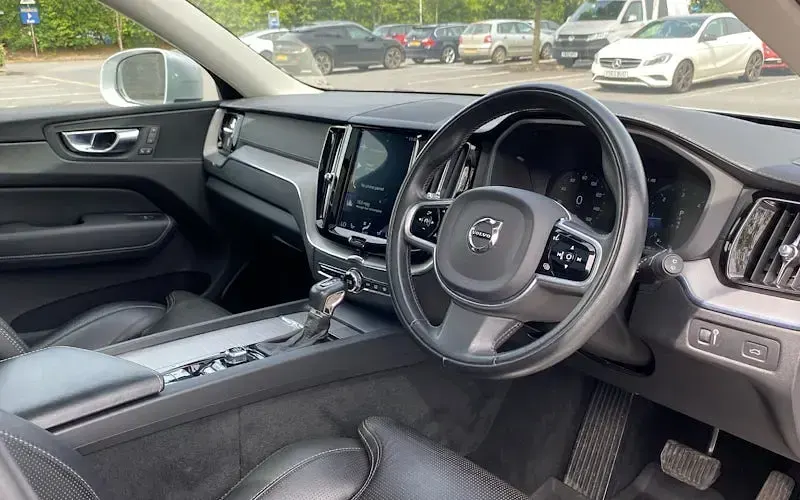 Used Volvo XC60 Inscription 190 HP (139 kW) 2020 Silver SUV