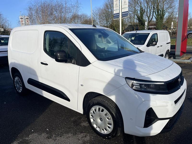 New Vauxhall Combo S 131 HP (96 kW) 2026 White MPV