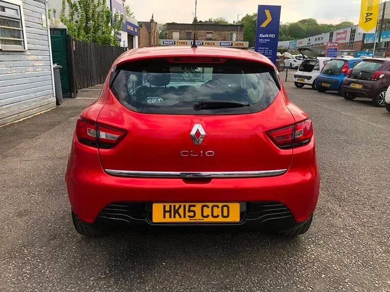 Used Renault Clio Dynamique 75 HP (55 kW) 2015 Red Hatchback