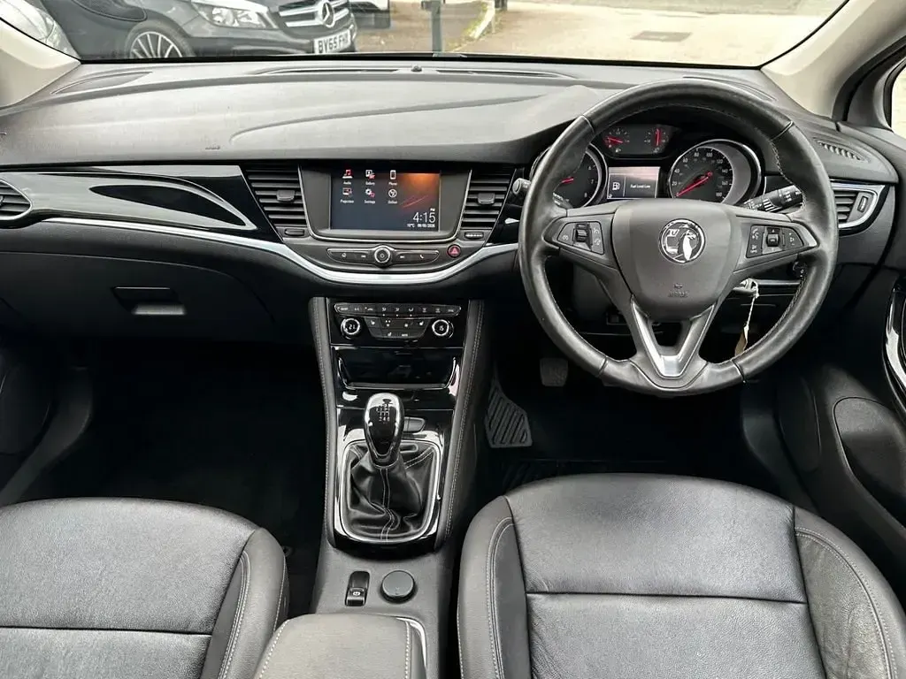Używany Vauxhall Astra Elite 150 KM (110 kW) 2017 Szary Hatchback
