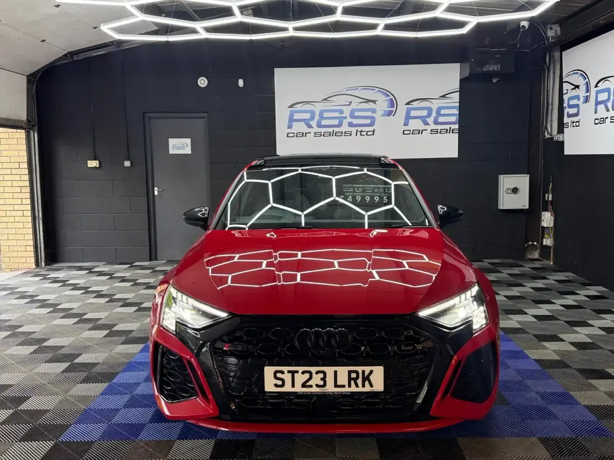 Begagnad Audi RS3 Sport 400 HK (294 kW) 2023 Röd Sedan