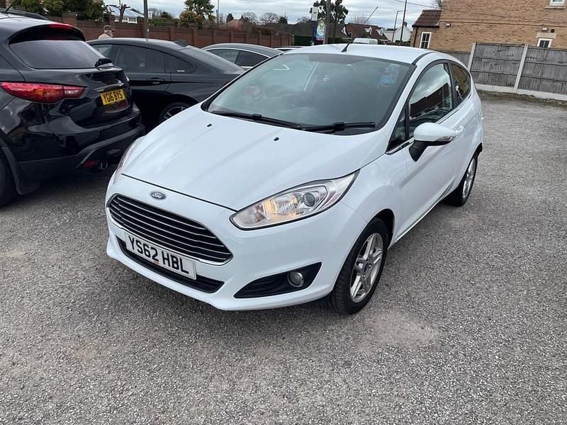 Used Ford Fiesta Zetec 82 HP (60 kW) 2013 White Hatchback