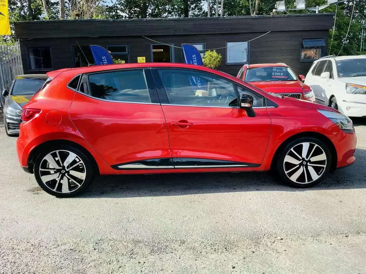 Used Renault Clio Dynamique 90 HP (66 kW) 2014 Red Hatchback