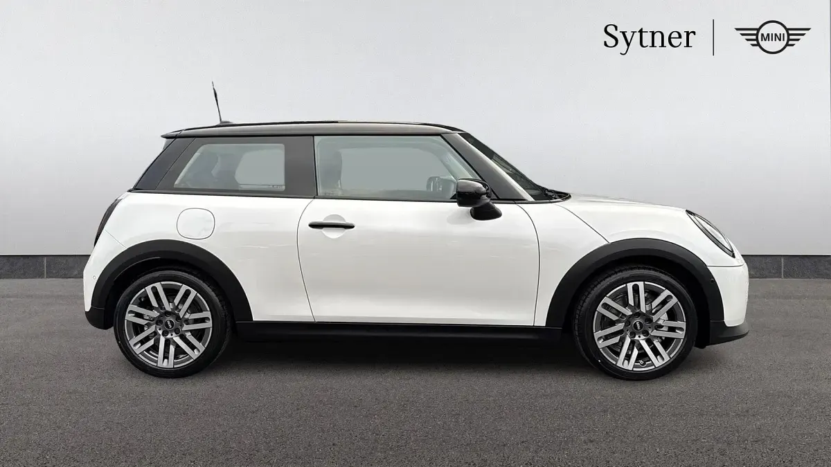 Used Mini Cooper Hatch 113 kW (154 HP) 2025 White Hatchback