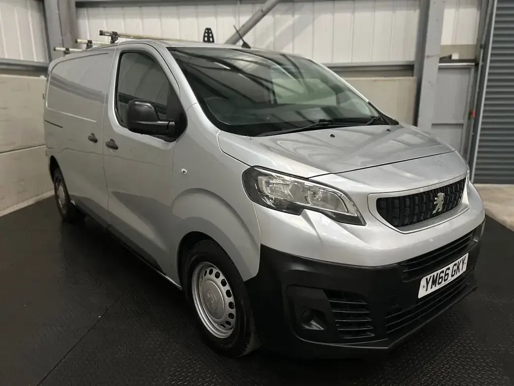 Usado Peugeot Expert 115 HP (84 kW) 2017 Prateado Van