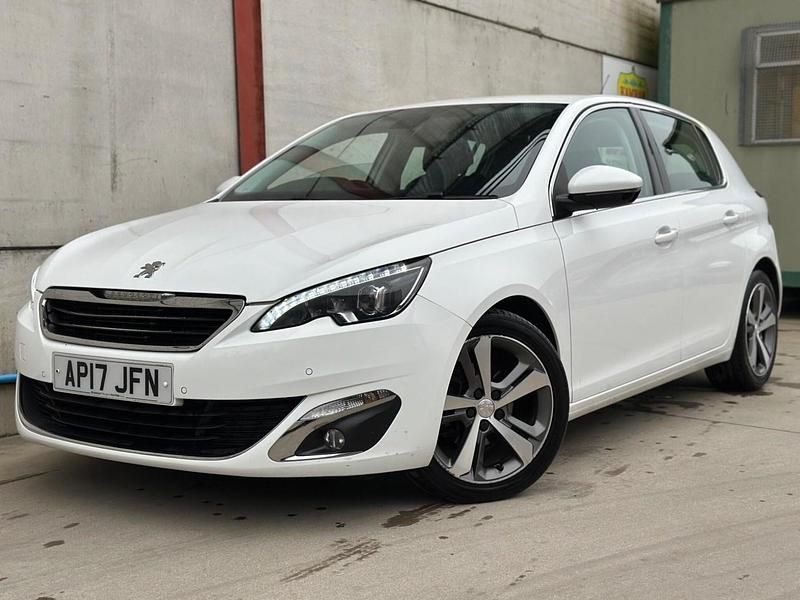 Used Peugeot 308 Allure 120 HP (88 kW) 2017 White Hatchback
