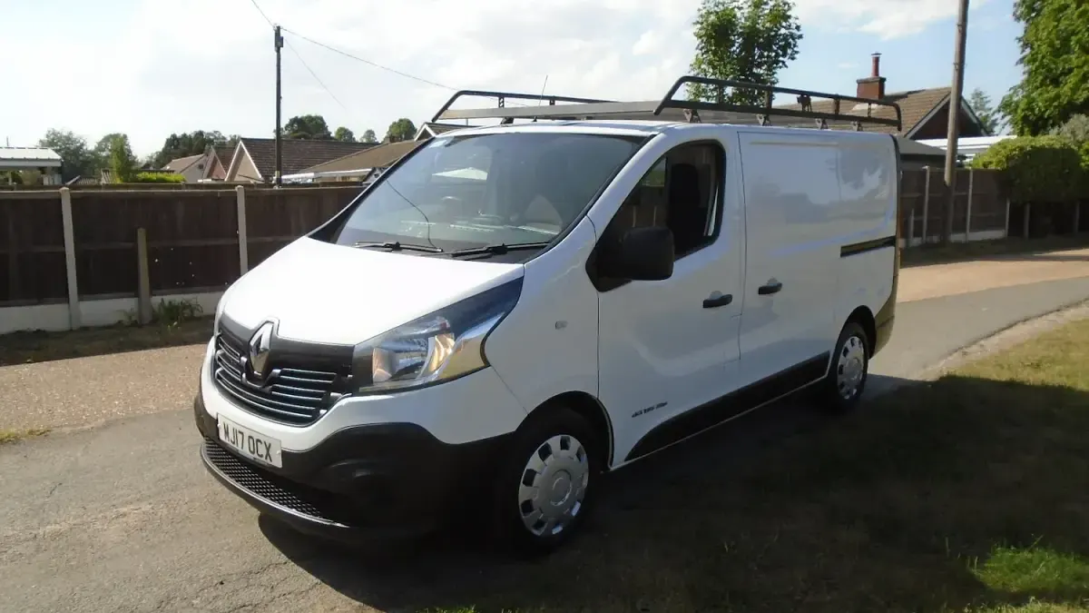 Used Renault Trafic Business 125 HP (91 kW) 2017 White MPV
