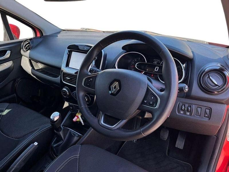 Used Renault Clio IV Iconic 88 HP (64 kW) 2018 Red Hatchback