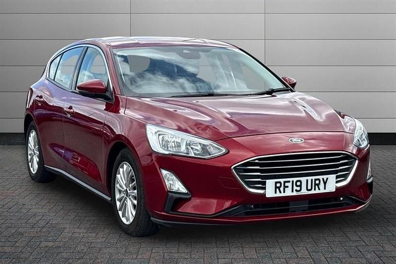 Used Ford Focus Titanium 150 HP (110 kW) 2019 Red Hatchback