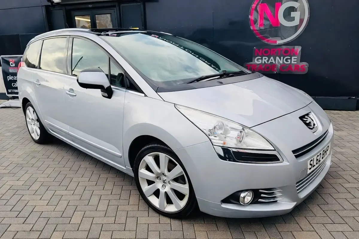 Used Peugeot 5008 Allure 112 HP (82 kW) 2012 Silver MPV