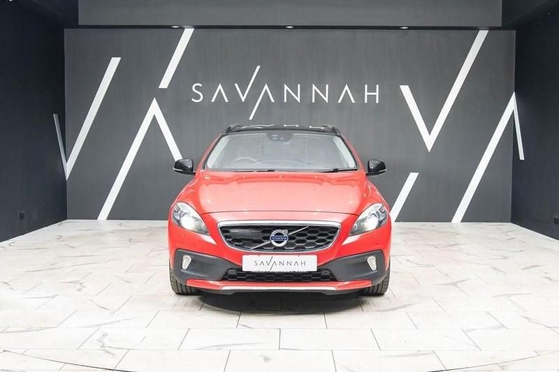 Used Volvo V40 254 HP (186 kW) 2013 Red Hatchback
