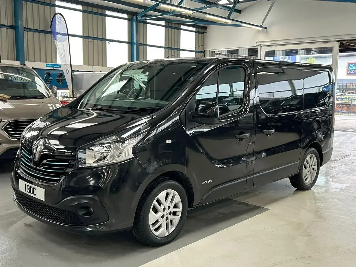 Used Renault Trafic 2015 Black MPV