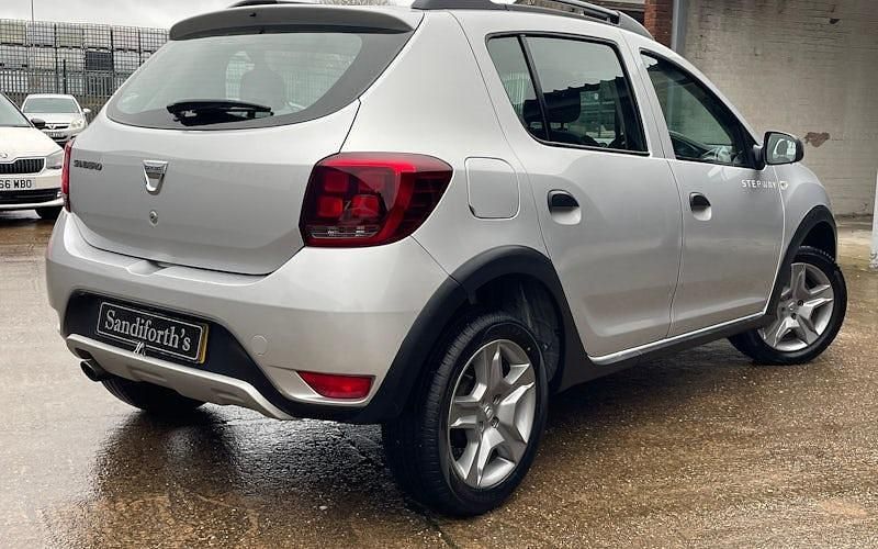 Used Dacia Sandero Ambiance 90 HP (66 kW) 2017 Silver Hatchback