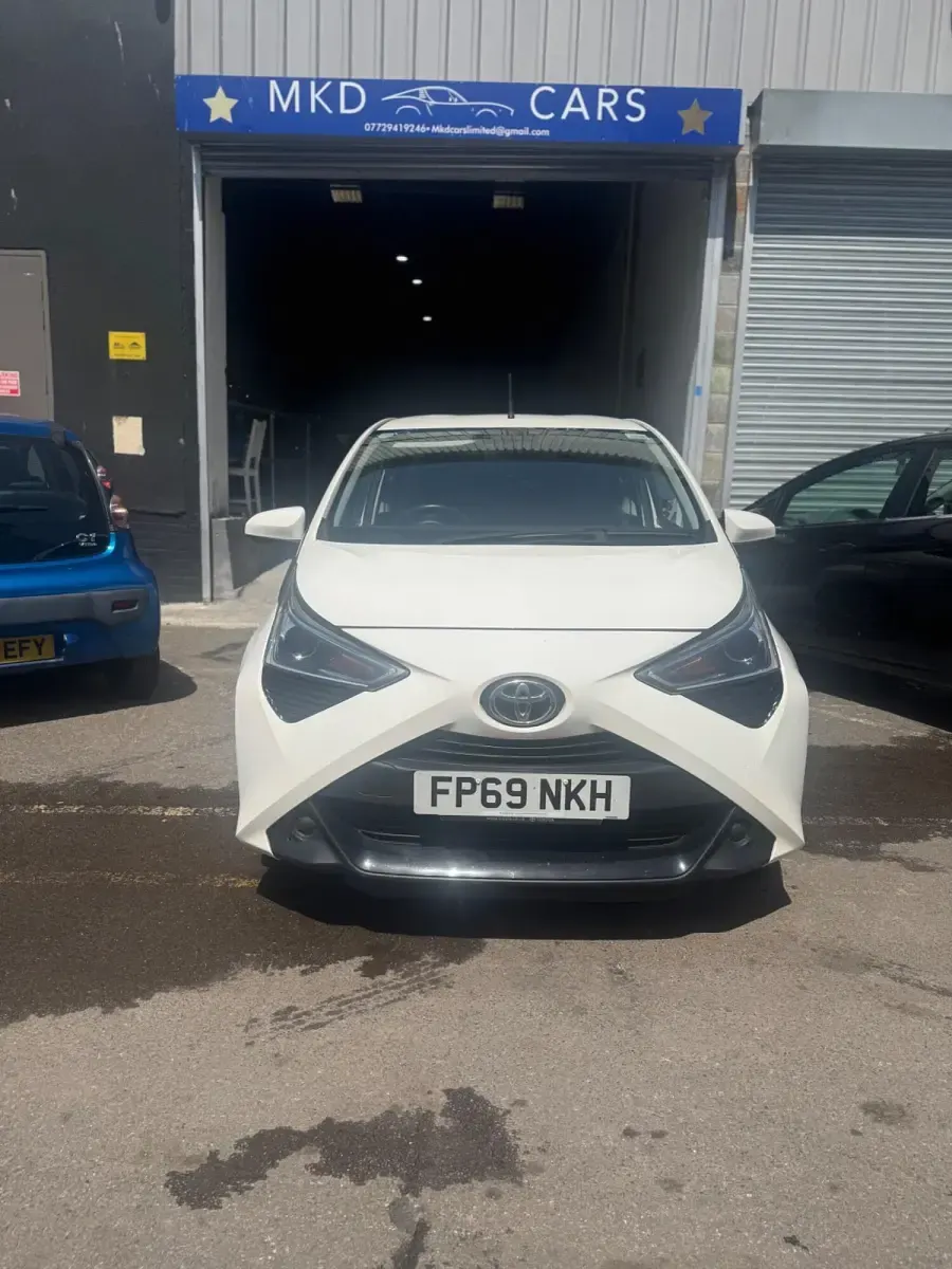 Used Toyota Aygo X-play 2019 White Hatchback