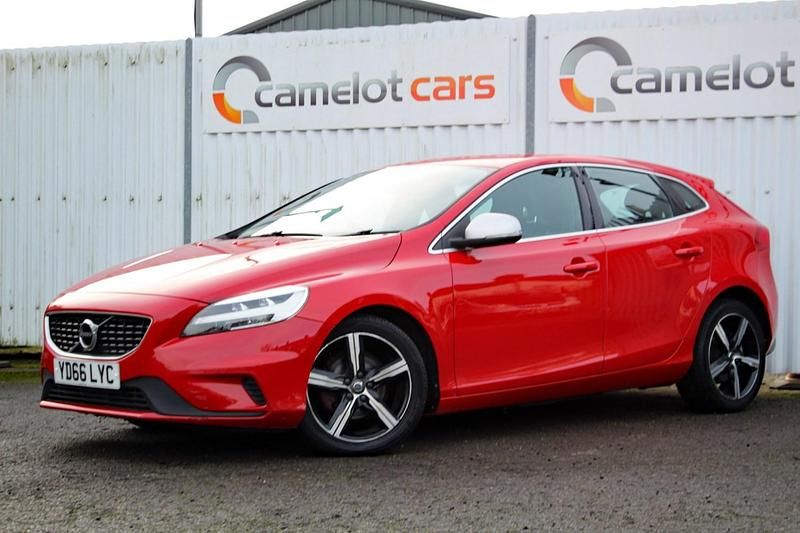 Begagnad Volvo V40 R-Design 2016 Röd Halvkombi