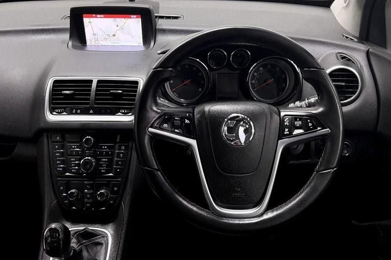 Used Vauxhall Meriva 100 HP (73 kW) 2016 White MPV