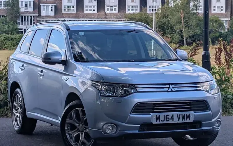 Used Mitsubishi Outlander P-HEV 121 HP (88 kW) 2014 SUV