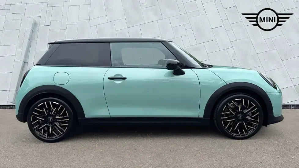 Used Mini Cooper Hatch 113 kW (154 HP) 2025 Green Hatchback
