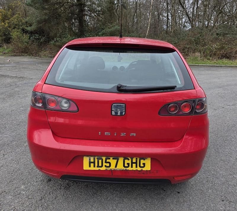 Begagnad Seat Ibiza Reference 70 HK (51 kW) 2008 Röd Halvkombi