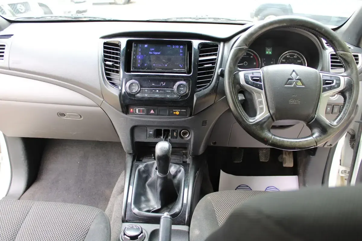Used Mitsubishi L200 2018 White Pickup