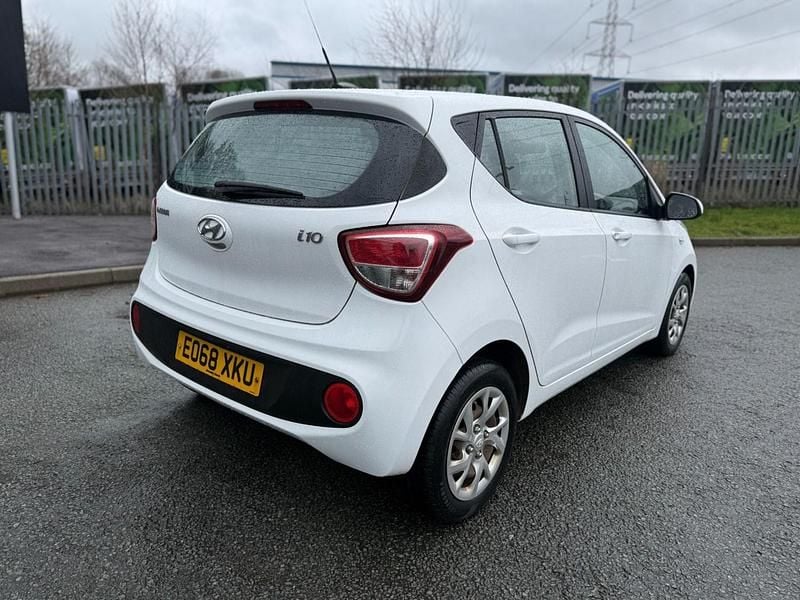 Used Hyundai i10 SE 66 HP (48 kW) 2018 White Hatchback