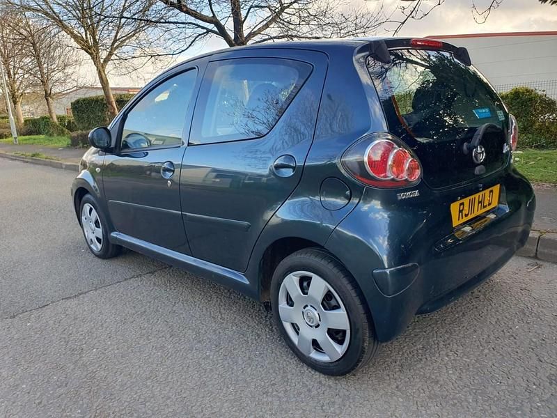 Begagnad Toyota Aygo 68 HK (50 kW) 2011 Grön Halvkombi