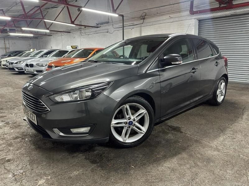 Used Ford Focus Zetec 120 HP (88 kW) 2015 Grey Hatchback
