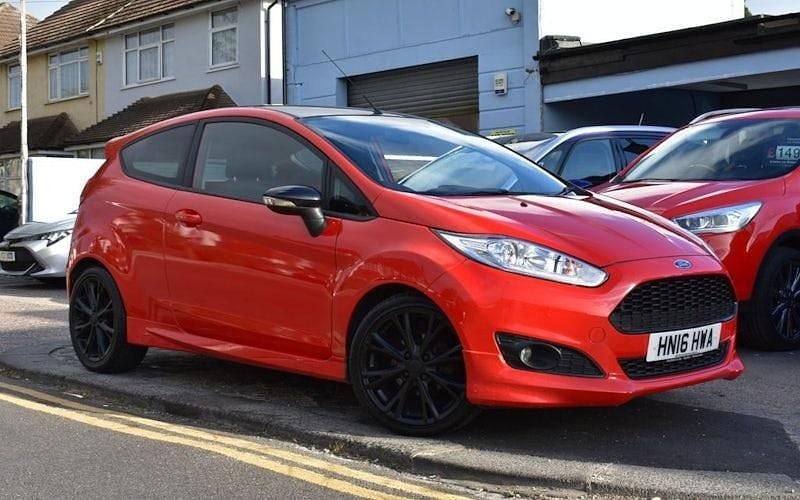 Red Used 2016 Ford Fiesta Zetec Hatchback | £5,900 (Fair price) - Image 1/3